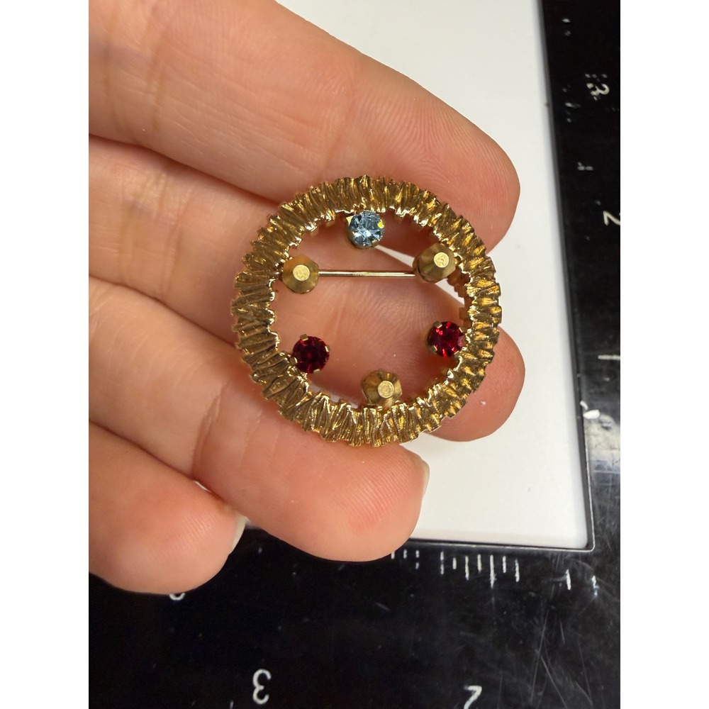 Anson Gold Tone Wreath Brooch Rhinestone Textured Circle Pin